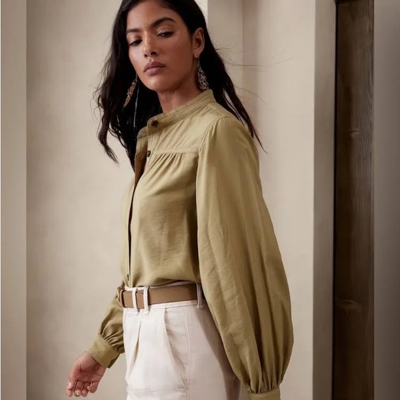 NWT - Banana Republic Factory Women's Poet-Sleeve Blouse, Coconut Husk - Size XL - Picture 1 of 7